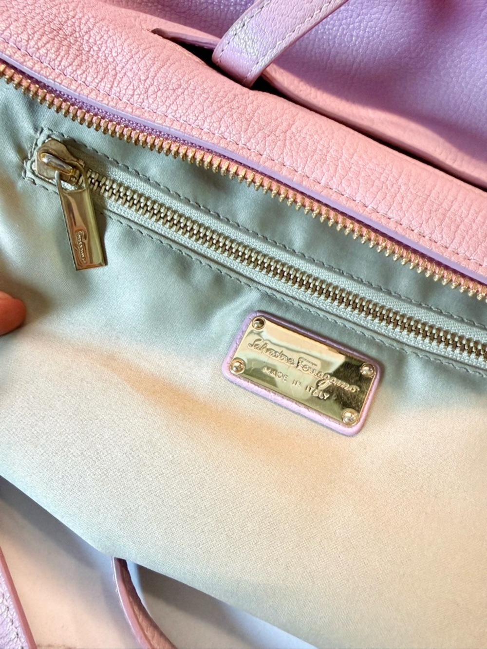 Salvatore Ferragamo Mika - 2-Way Tote- lavender/pink pebbled leather - Picture 6 of 11